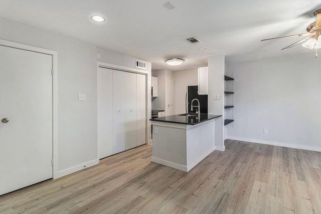 1900 Bay Area Boulevard 121, Houston, TX 77058
