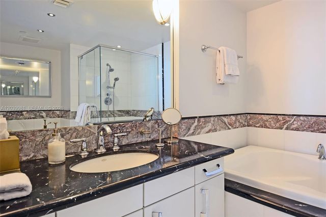 540 W Ave 2114 2114, Miami Beach, FL 33139