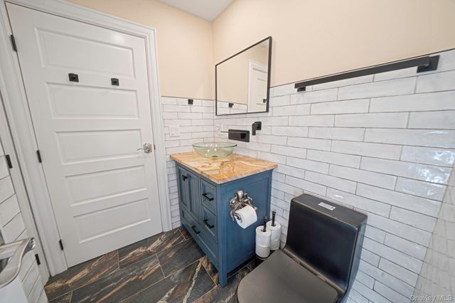 72 Locust Avenue, Oakdale, NY 11769