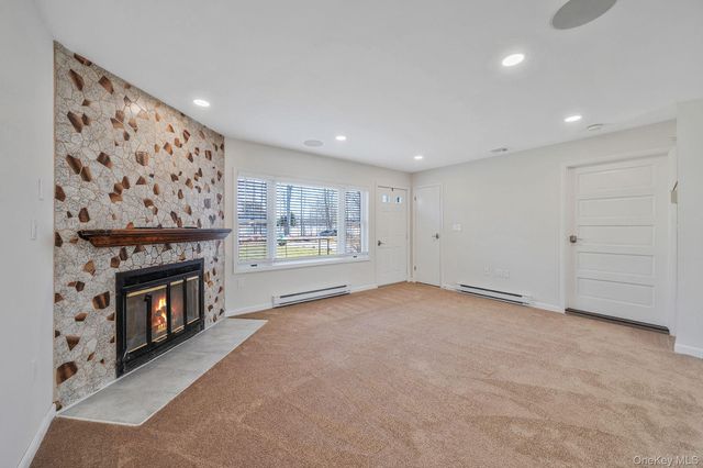 72 Locust Avenue, Oakdale, NY 11769