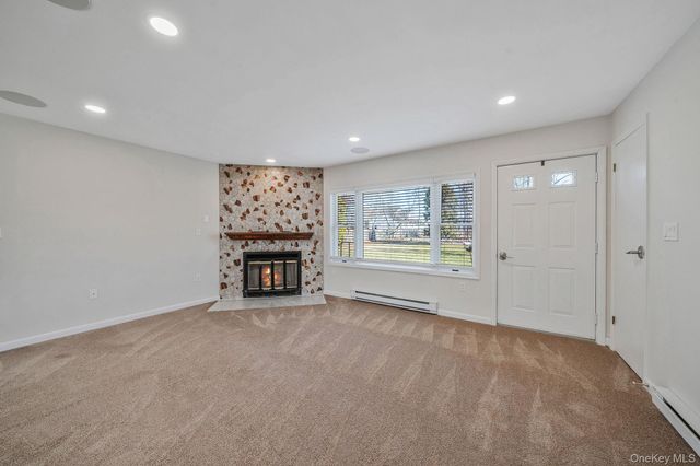 72 Locust Avenue, Oakdale, NY 11769