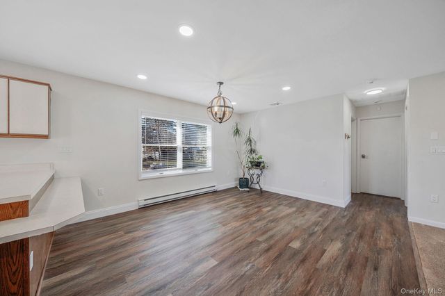 72 Locust Avenue, Oakdale, NY 11769