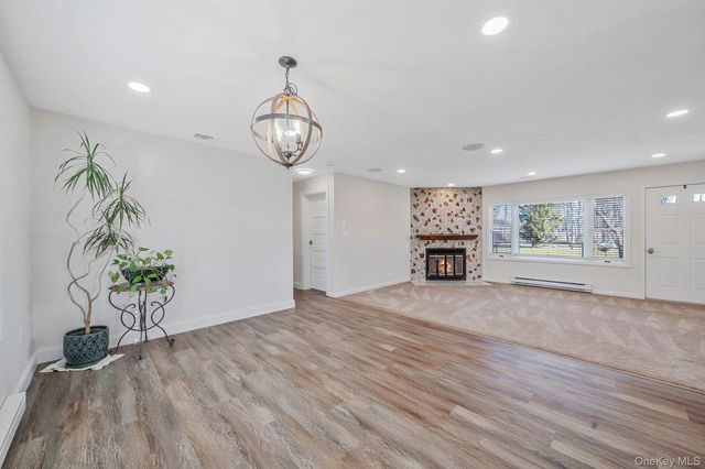 72 Locust Avenue, Oakdale, NY 11769