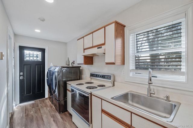 72 Locust Avenue, Oakdale, NY 11769