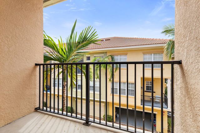 2715 Ravella Way, Palm Beach Gardens, FL 33410