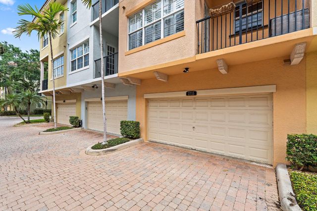 2715 Ravella Way, Palm Beach Gardens, FL 33410