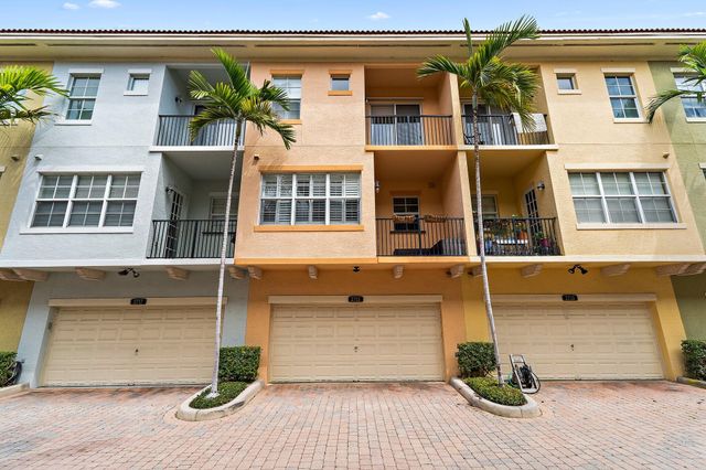 2715 Ravella Way, Palm Beach Gardens, FL 33410