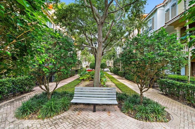 2715 Ravella Way, Palm Beach Gardens, FL 33410