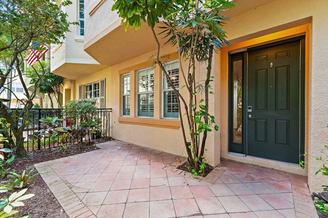 2715 Ravella Way, Palm Beach Gardens, FL 33410