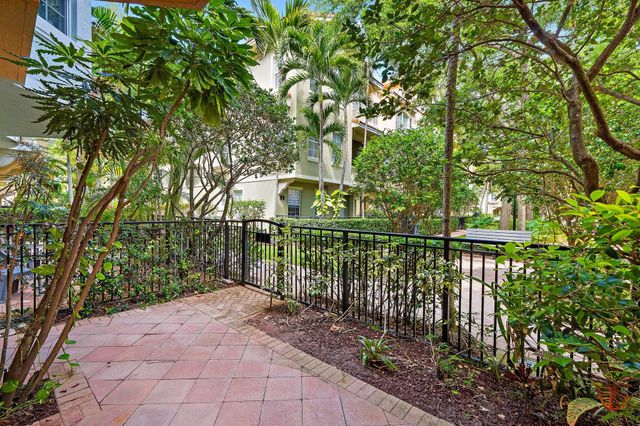 2715 Ravella Way, Palm Beach Gardens, FL 33410