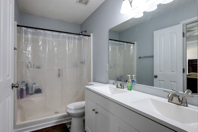 1328 Macduff Dr, Murfreesboro, TN 37128