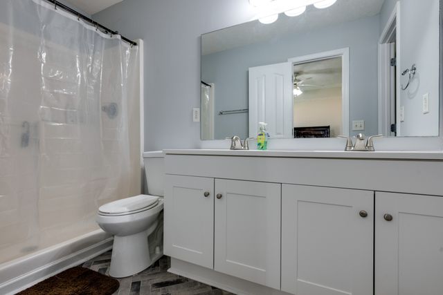 1328 Macduff Dr, Murfreesboro, TN 37128