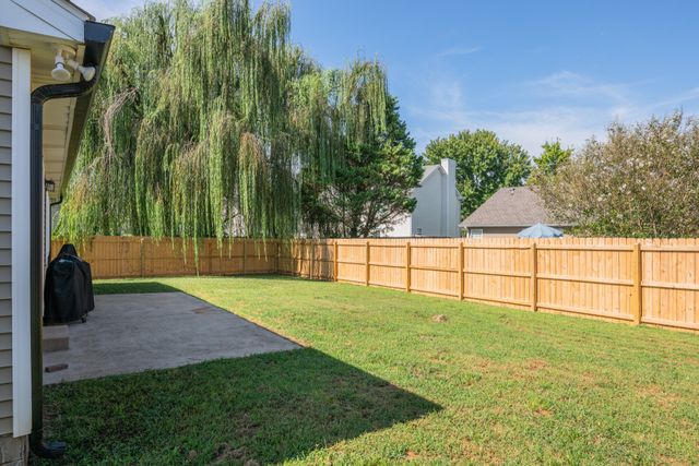 1328 Macduff Dr, Murfreesboro, TN 37128
