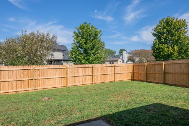 1328 Macduff Dr, Murfreesboro, TN 37128