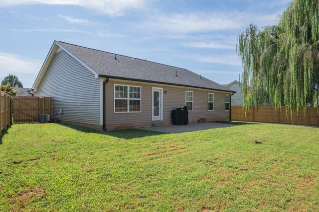 1328 Macduff Dr, Murfreesboro, TN 37128