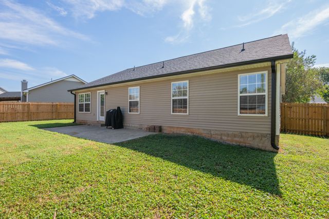 1328 Macduff Dr, Murfreesboro, TN 37128