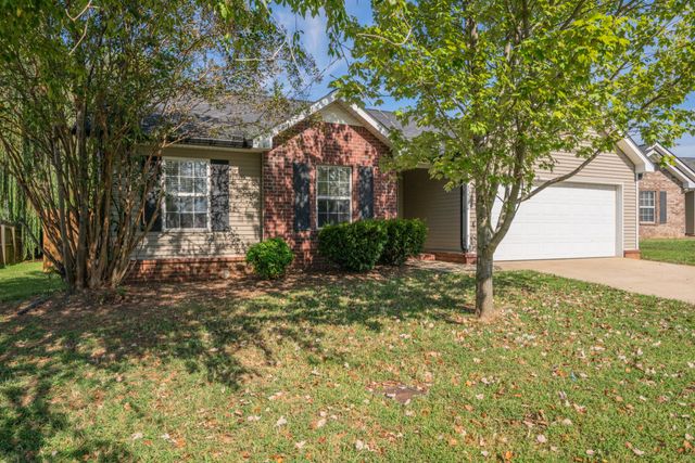 1328 Macduff Dr, Murfreesboro, TN 37128