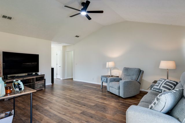 1328 Macduff Dr, Murfreesboro, TN 37128
