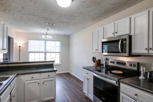 1328 Macduff Dr, Murfreesboro, TN 37128