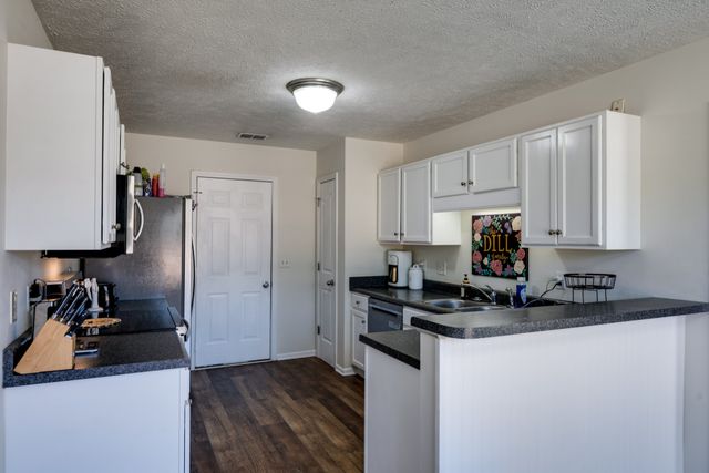 1328 Macduff Dr, Murfreesboro, TN 37128
