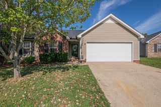 1328 Macduff Dr, Murfreesboro, TN 37128