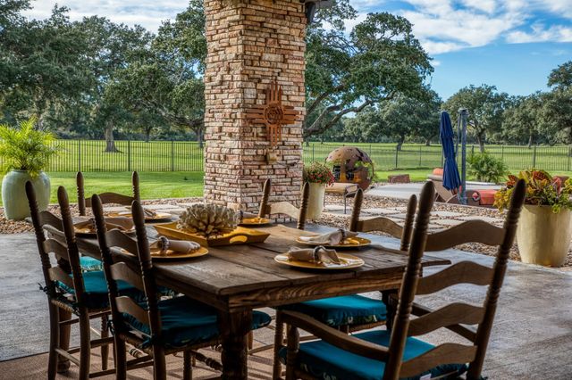 1224 Haines Road, Sheridan, TX 77475