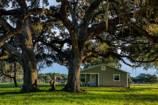 1224 Haines Road, Sheridan, TX 77475