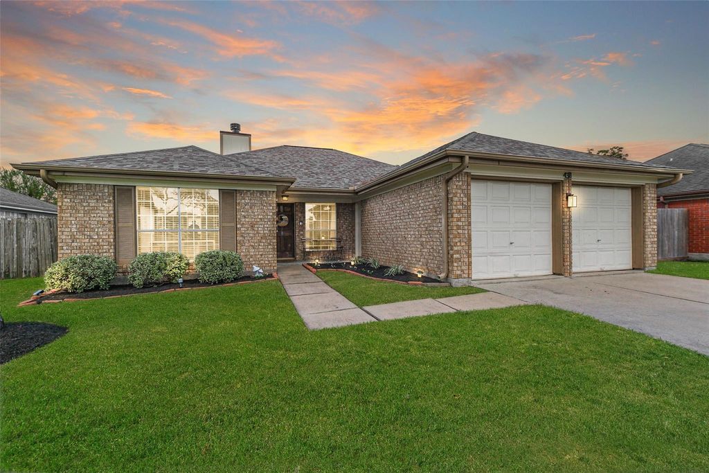 4311 Duesenberg Court, Pearland, TX 77584