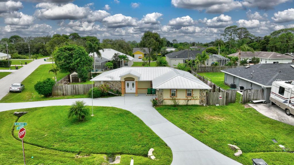 390 NE Genesee Avenue, Port St Lucie, FL 34983