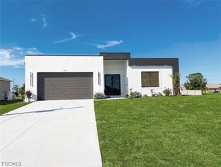 2102 NW 25th PL, Cape Coral, FL 33993