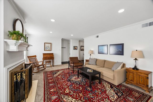 1601 S Shepherd Drive 216, Houston, TX 77019