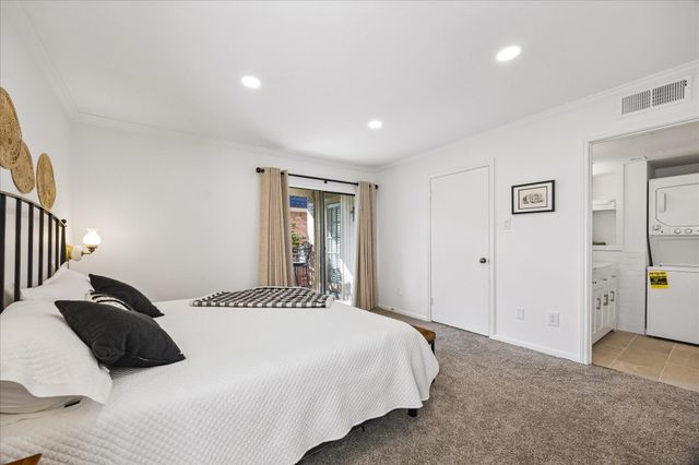 1601 S Shepherd Drive 216, Houston, TX 77019