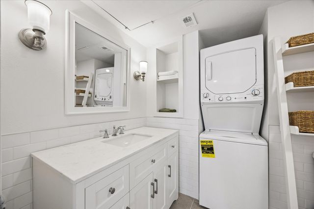 1601 S Shepherd Drive 216, Houston, TX 77019