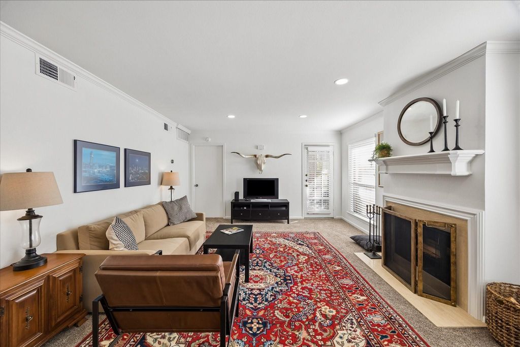 1601 S Shepherd Drive 216, Houston, TX 77019