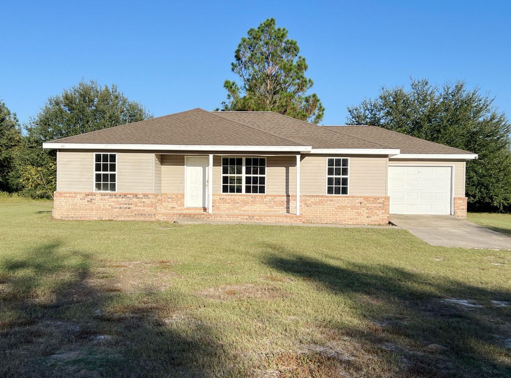 6121 Robin Road, Crestview, FL 32539