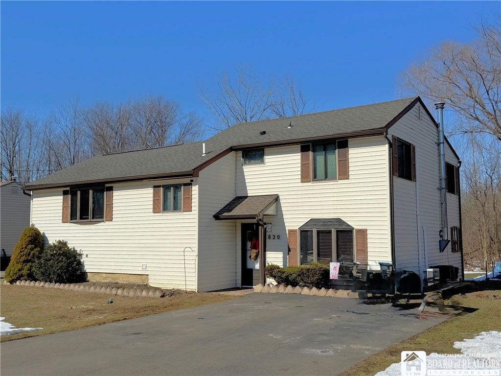 820 Beach Road, Evans, NY 14006