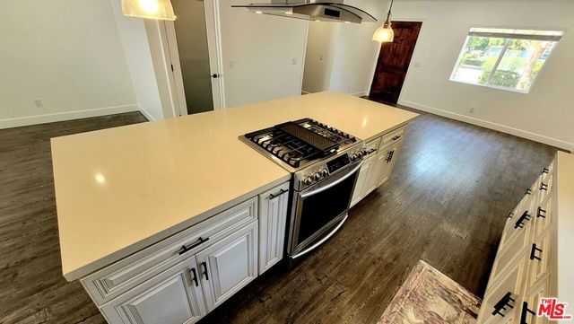 17629 Burbank Boulevard, Encino, CA 91316