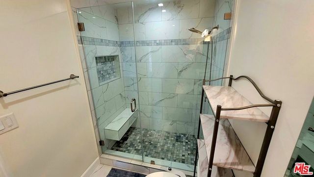 17629 Burbank Boulevard, Encino, CA 91316