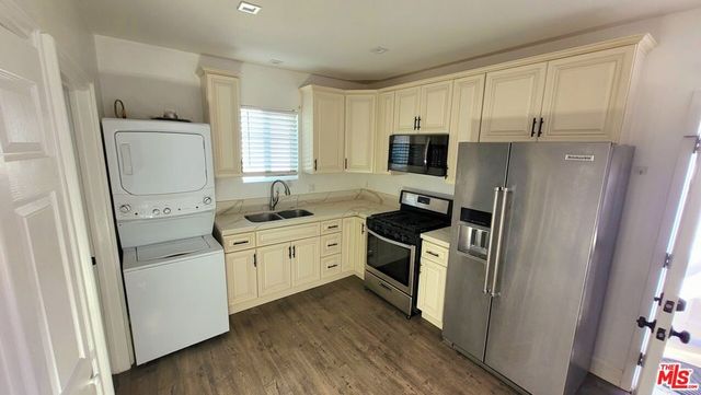 17629 Burbank Boulevard, Encino, CA 91316