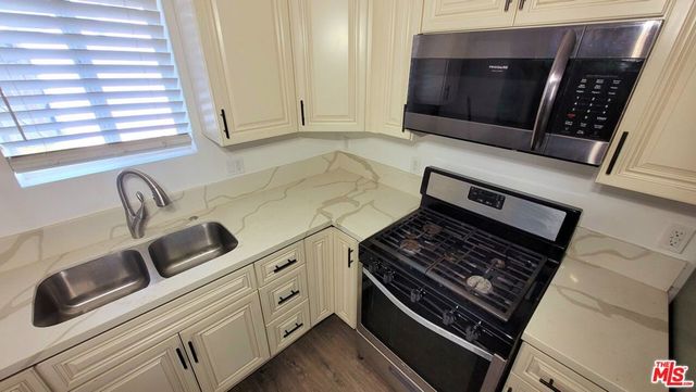 17629 Burbank Boulevard, Encino, CA 91316