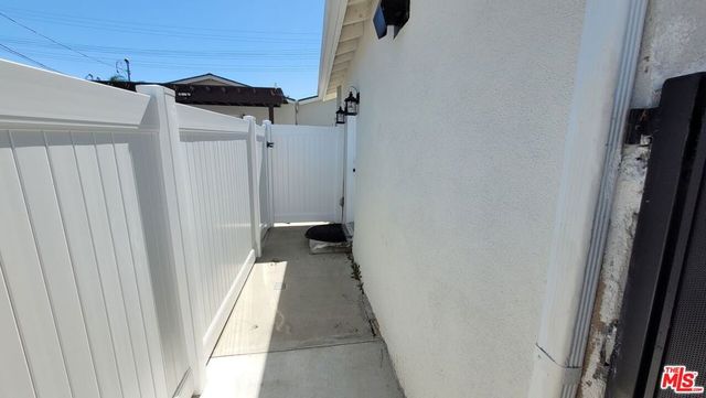 17629 Burbank Boulevard, Encino, CA 91316