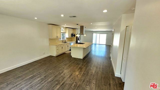 17629 Burbank Boulevard, Encino, CA 91316