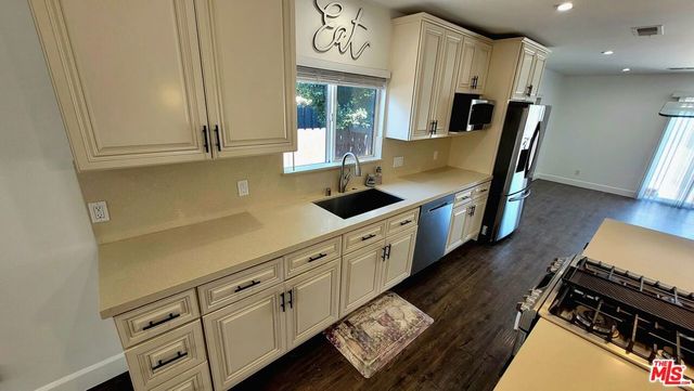 17629 Burbank Boulevard, Encino, CA 91316