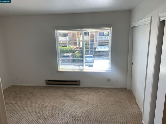 96 Lakeshore Ct, Richmond, CA 94804