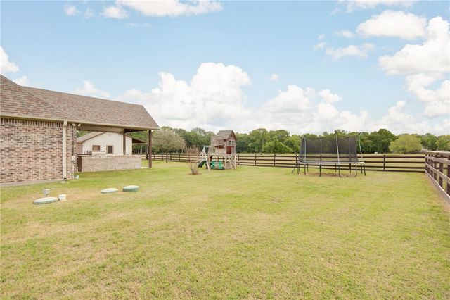 9600 Shadow Creek, Bryan, TX 77808