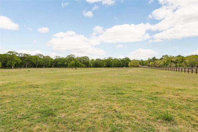 9600 Shadow Creek, Bryan, TX 77808