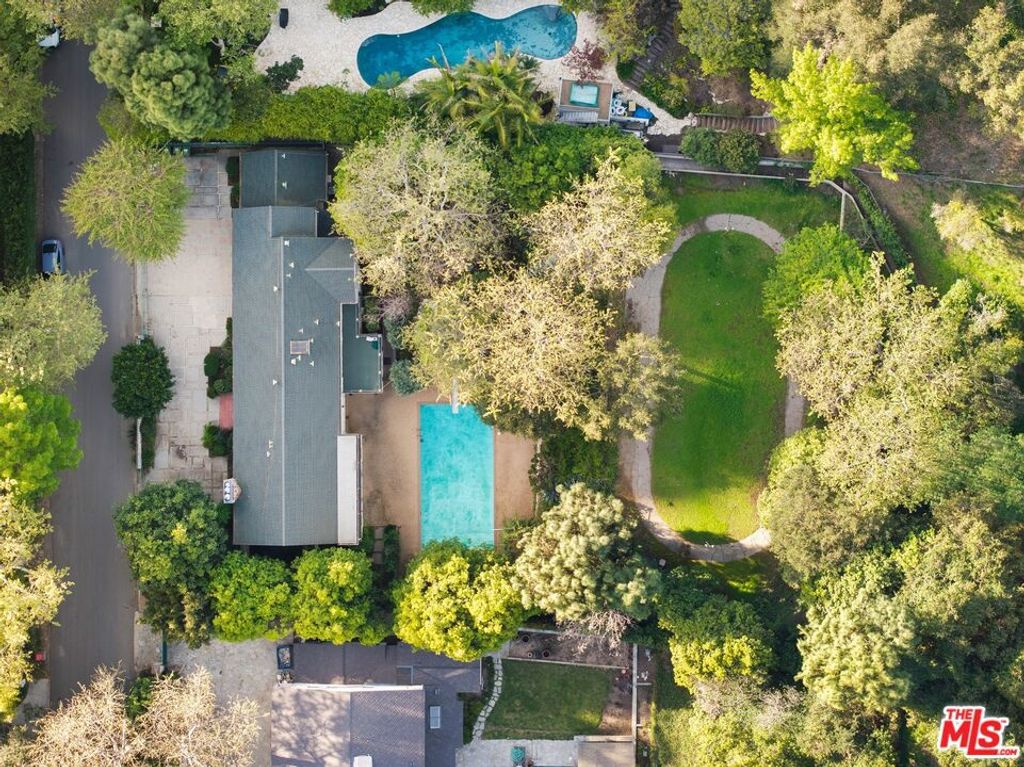 1150 Stone Canyon Road, Los Angeles, CA 90077