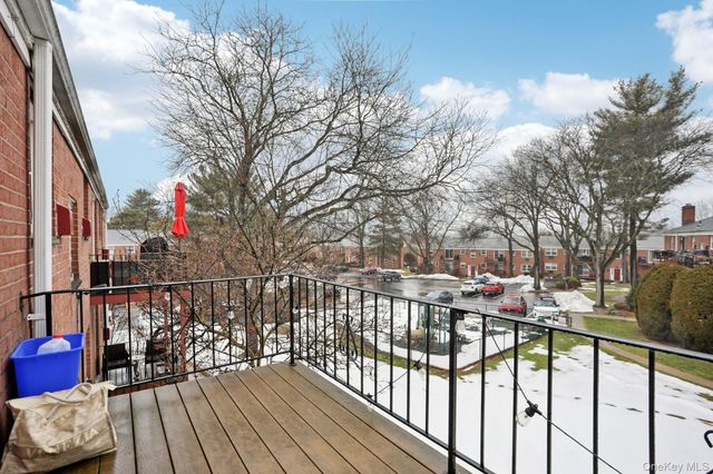 9 Oxford Court 7908, Suffern, NY 10901