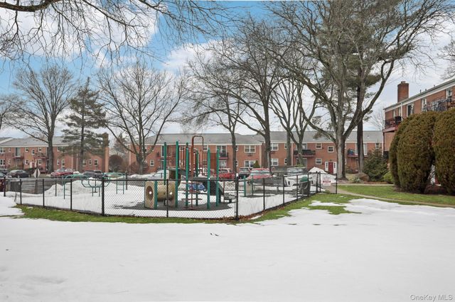 9 Oxford Court 7908, Suffern, NY 10901