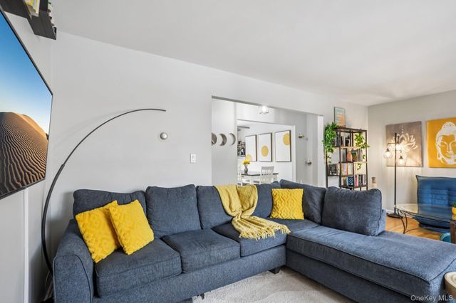 9 Oxford Court 7908, Suffern, NY 10901